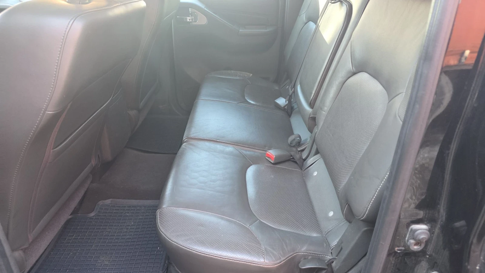 Nissan Navara 3, 0 V6 Климатроник 4х4EURO 5, снимка 14 - Автомобили и джипове - 53735406