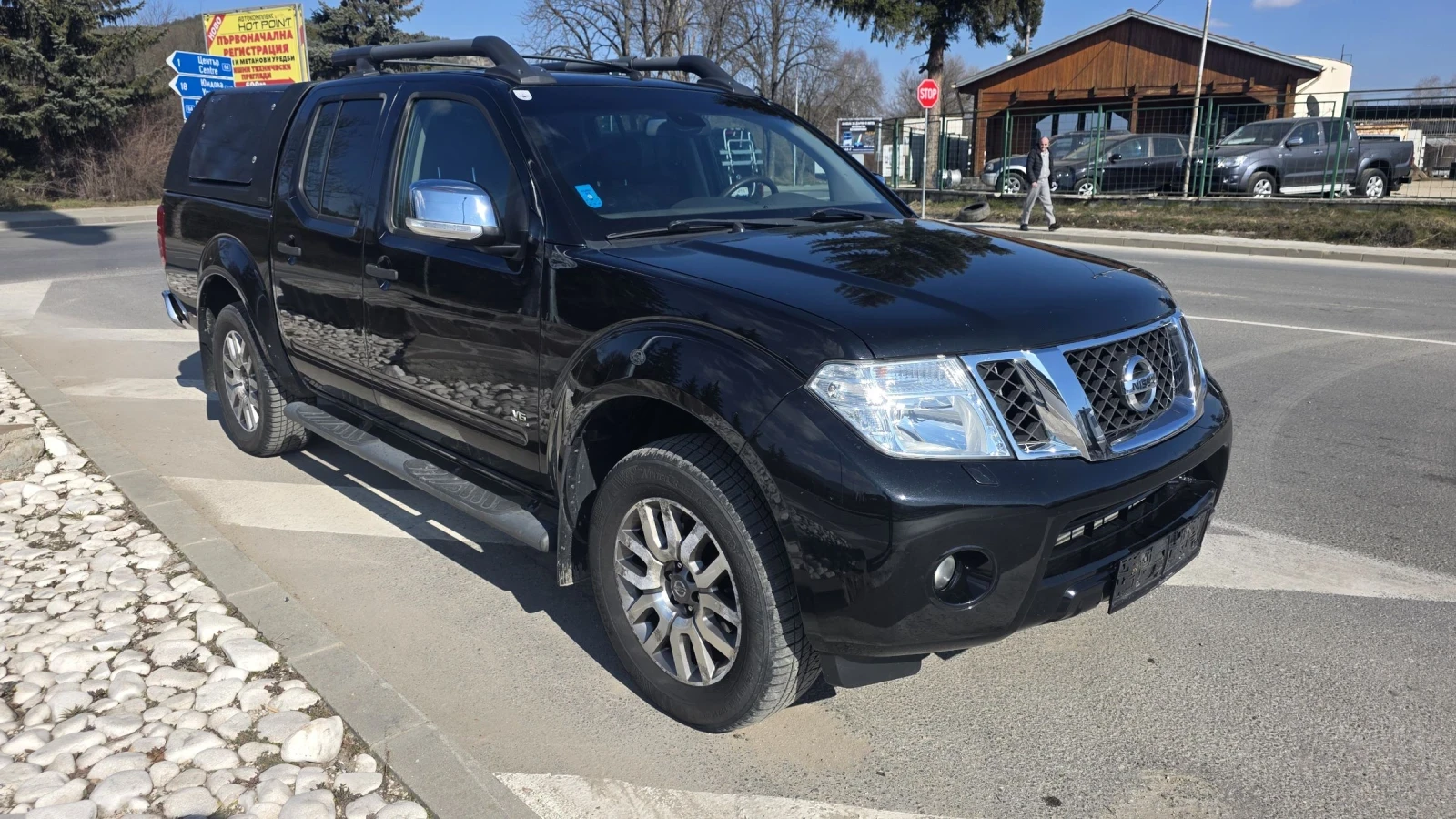 Nissan Navara 3, 0 V6 Климатроник 4х4EURO 5, снимка 2 - Автомобили и джипове - 53735406
