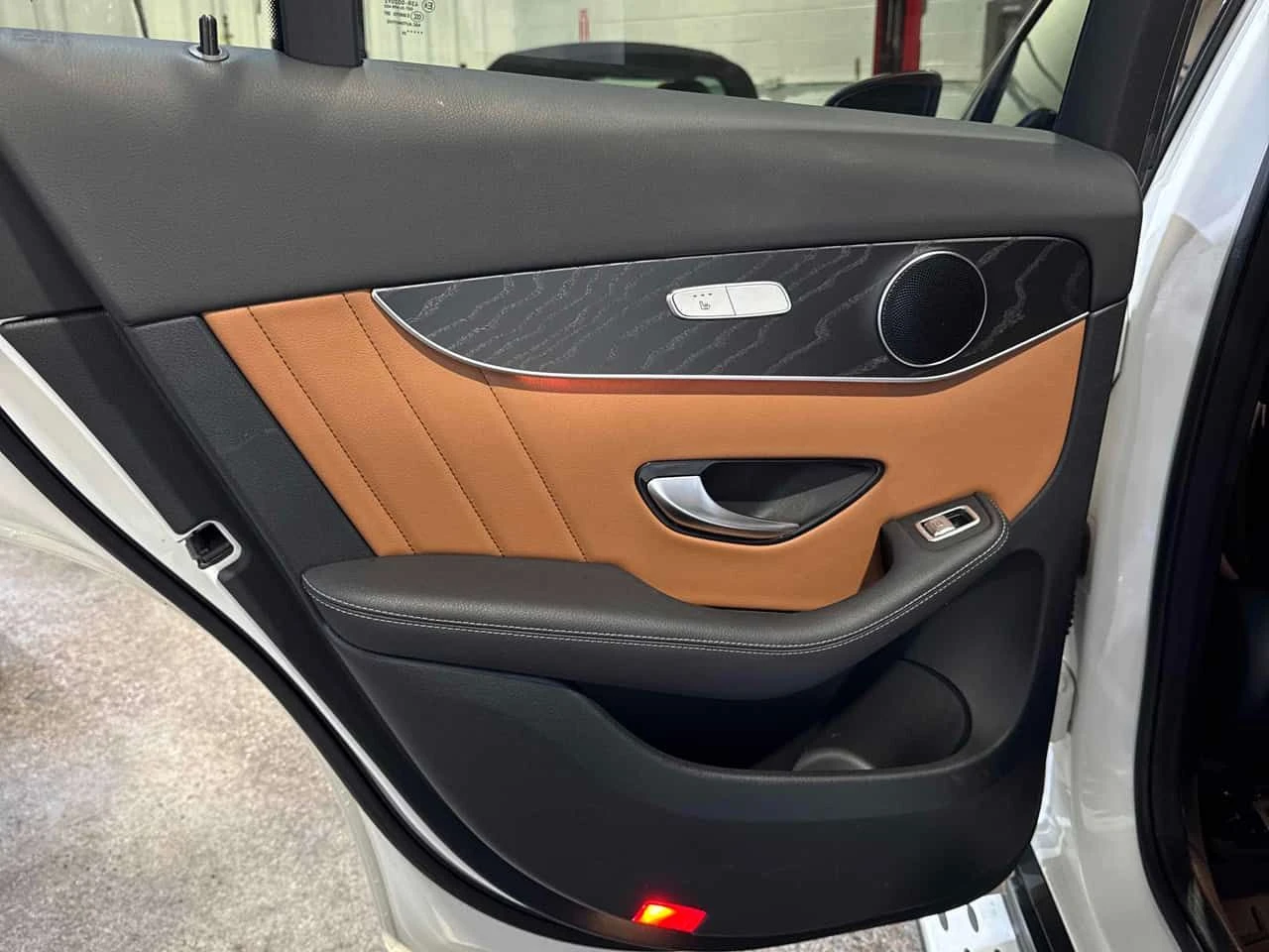 Mercedes-Benz GLC 300  CARFAX, снимка 12 - Автомобили и джипове - 53795467