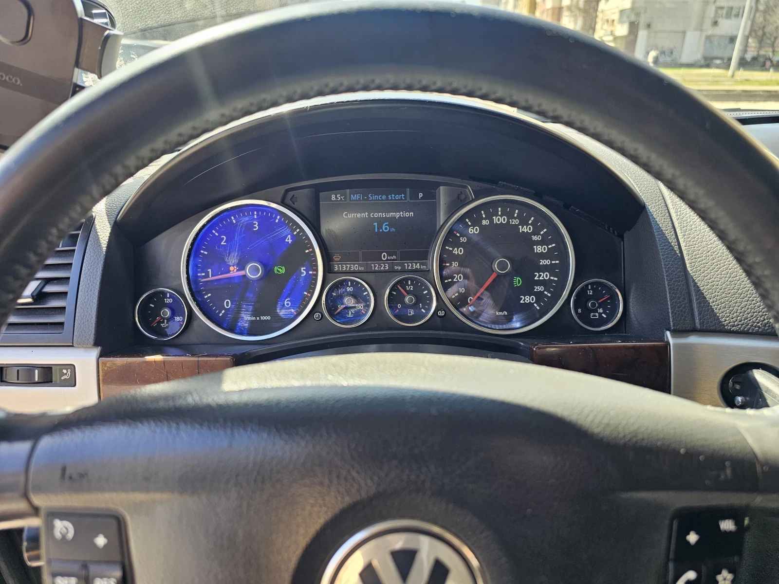 VW Touareg, снимка 9 - Автомобили и джипове - 53836531