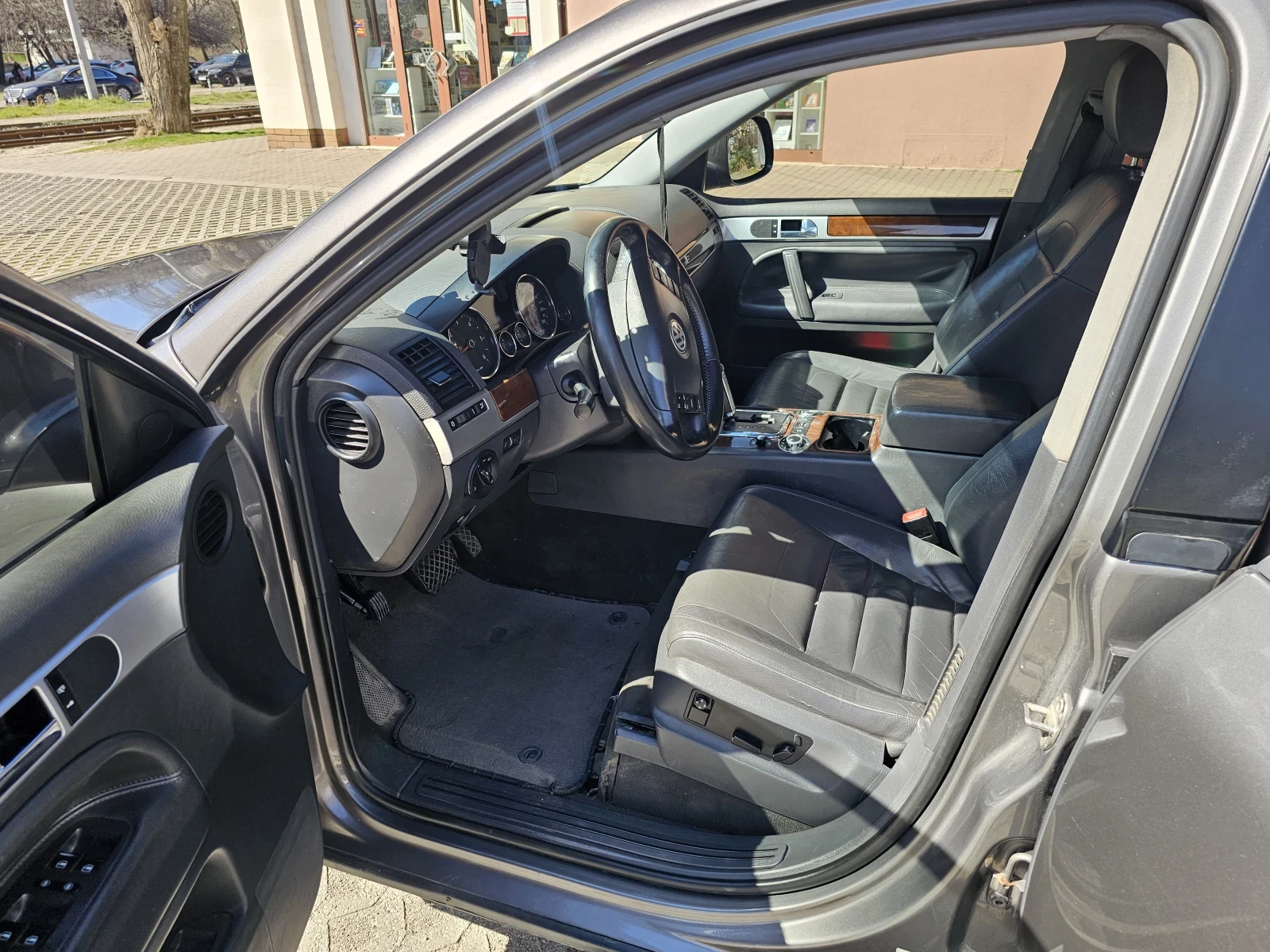 VW Touareg, снимка 8 - Автомобили и джипове - 53836531