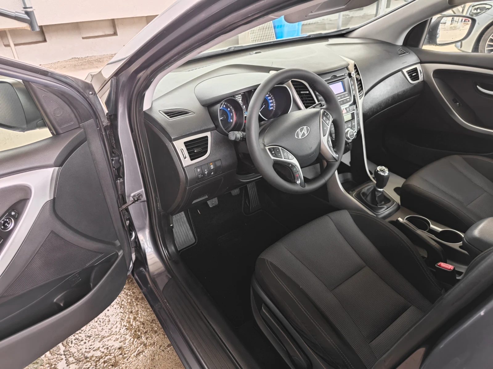 Hyundai I30 1.6i, снимка 8 - Автомобили и джипове - 54269059