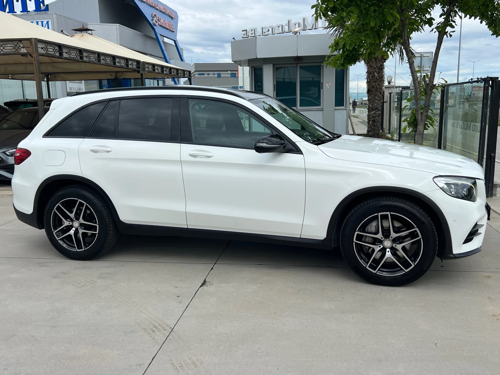 Mercedes-Benz GLC 250 d, 9G, 4-MAT, AMG LINE, NIGHT PACK, PANO, DISTR, C, снимка 4 - Автомобили и джипове - 54712610