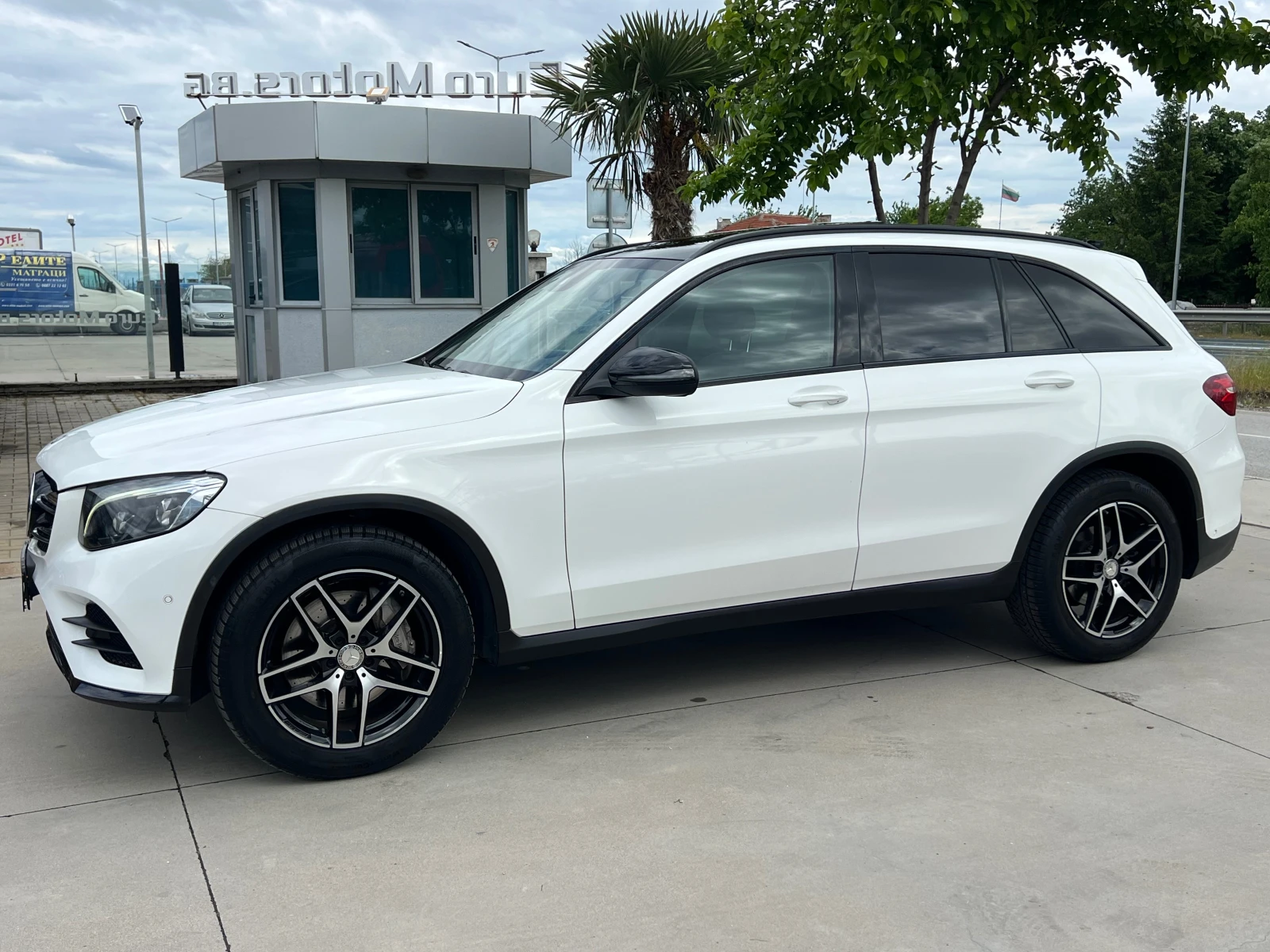 Mercedes-Benz GLC 250 d, 9G, 4-MAT, AMG LINE, NIGHT PACK, PANO, DISTR, C, снимка 7 - Автомобили и джипове - 54712610