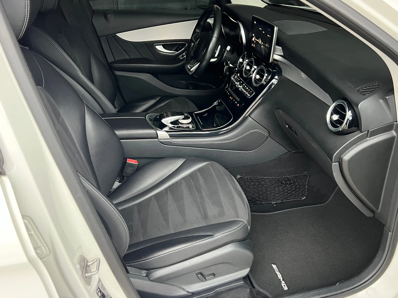 Mercedes-Benz GLC 250 d, 9G, 4-MAT, AMG LINE, NIGHT PACK, PANO, DISTR, C, снимка 10 - Автомобили и джипове - 54712610