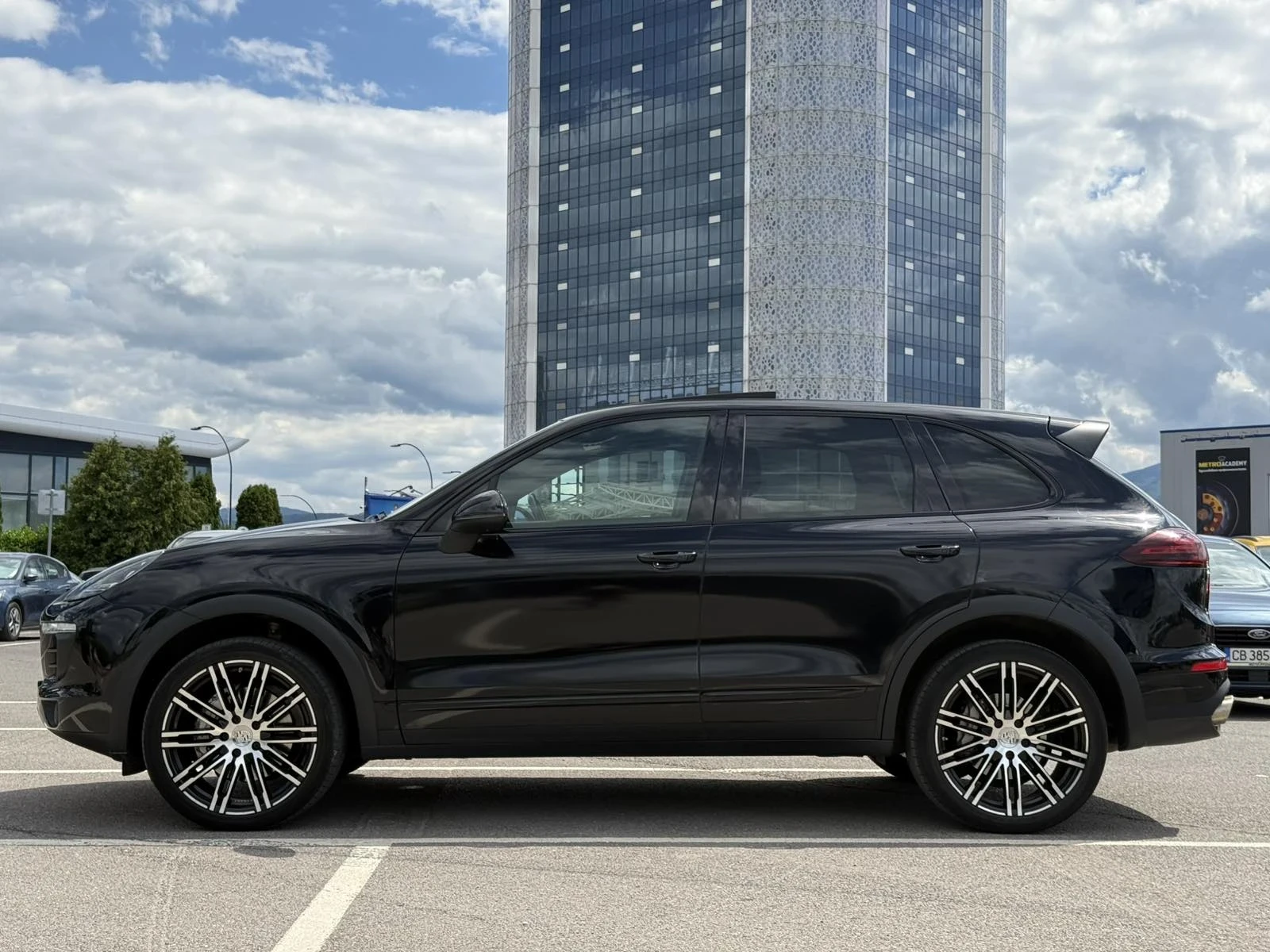 Porsche Cayenne 4.2TDI V8 385к.с / BOSE / DISTRONIC / SPORT CHRONO, снимка 4 - Автомобили и джипове - 55295583