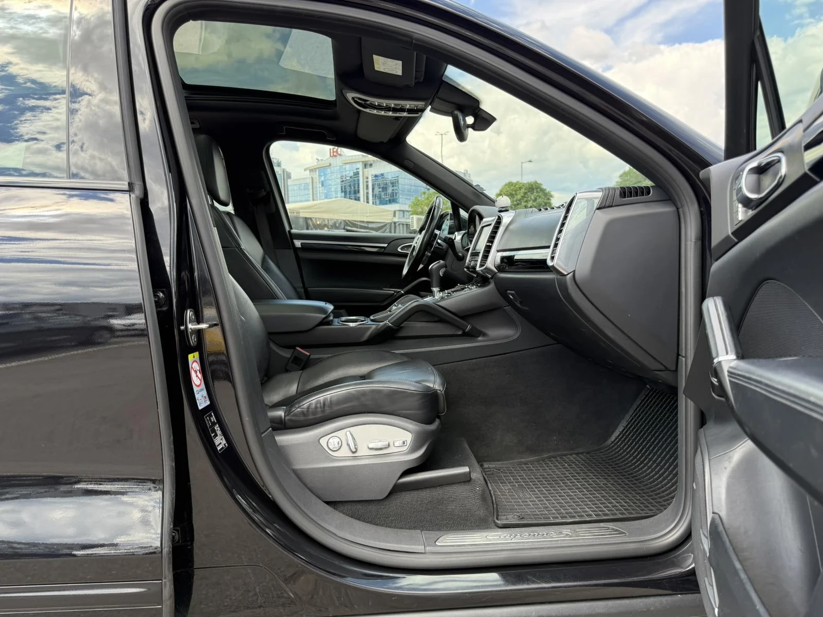 Porsche Cayenne 4.2TDI V8 385к.с / BOSE / DISTRONIC / SPORT CHRONO, снимка 13 - Автомобили и джипове - 55295583