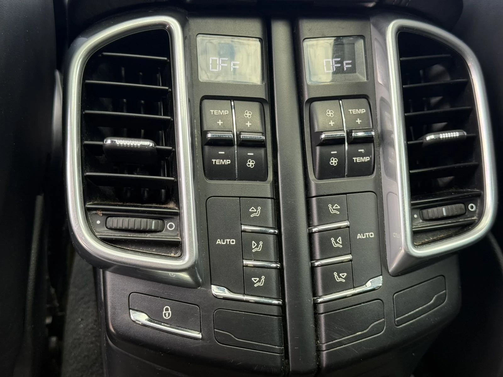Porsche Cayenne 4.2TDI V8 385к.с / BOSE / DISTRONIC / SPORT CHRONO, снимка 15 - Автомобили и джипове - 55295583