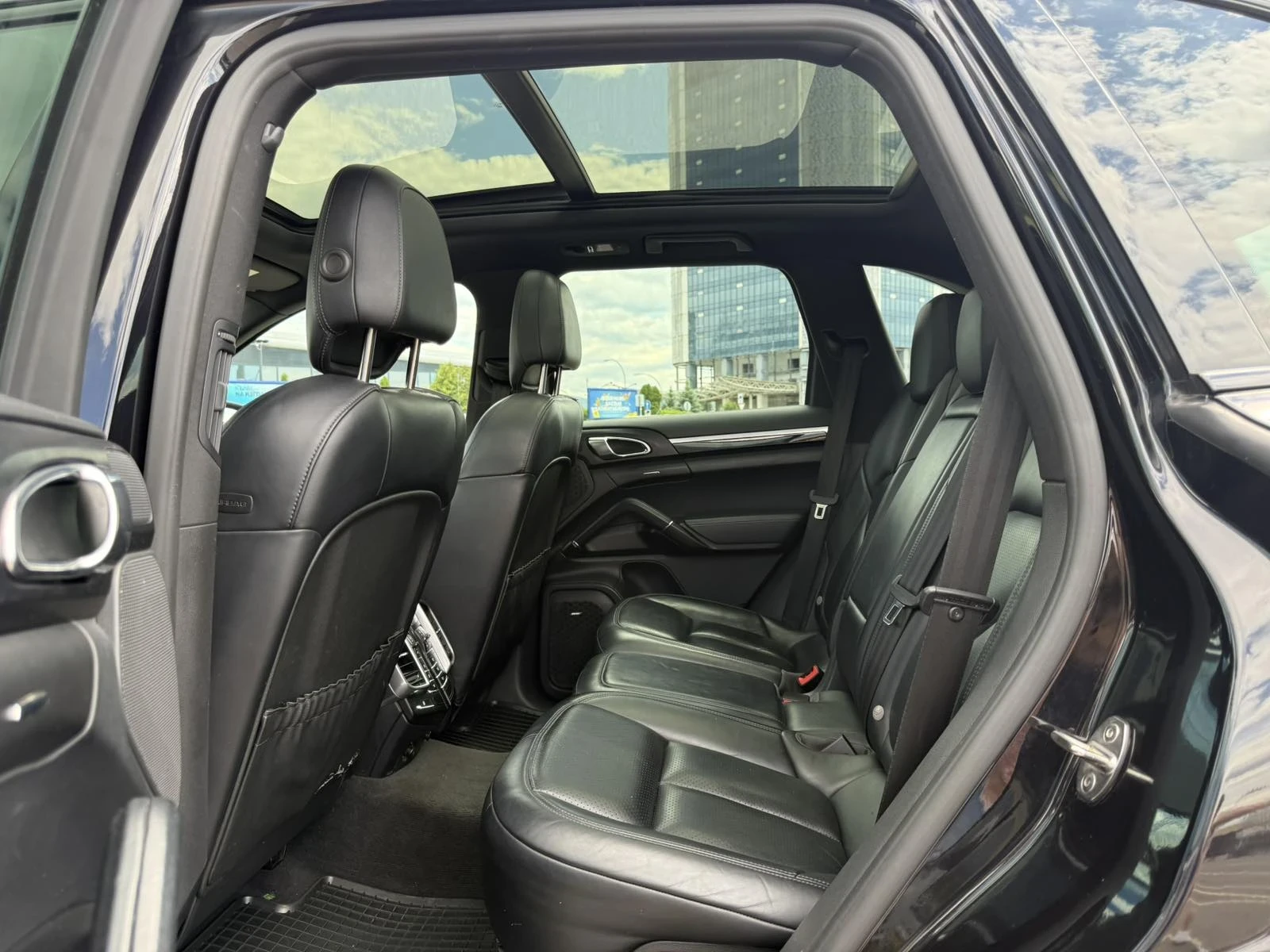 Porsche Cayenne 4.2TDI V8 385к.с / BOSE / DISTRONIC / SPORT CHRONO, снимка 14 - Автомобили и джипове - 55295583