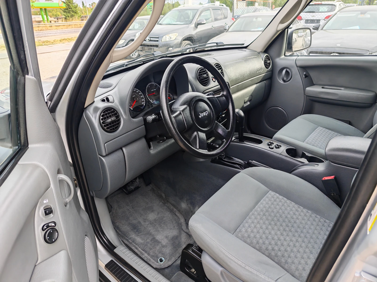 Jeep Cherokee 2.8 ����� ������ | Mobile.bg � ����������� 11