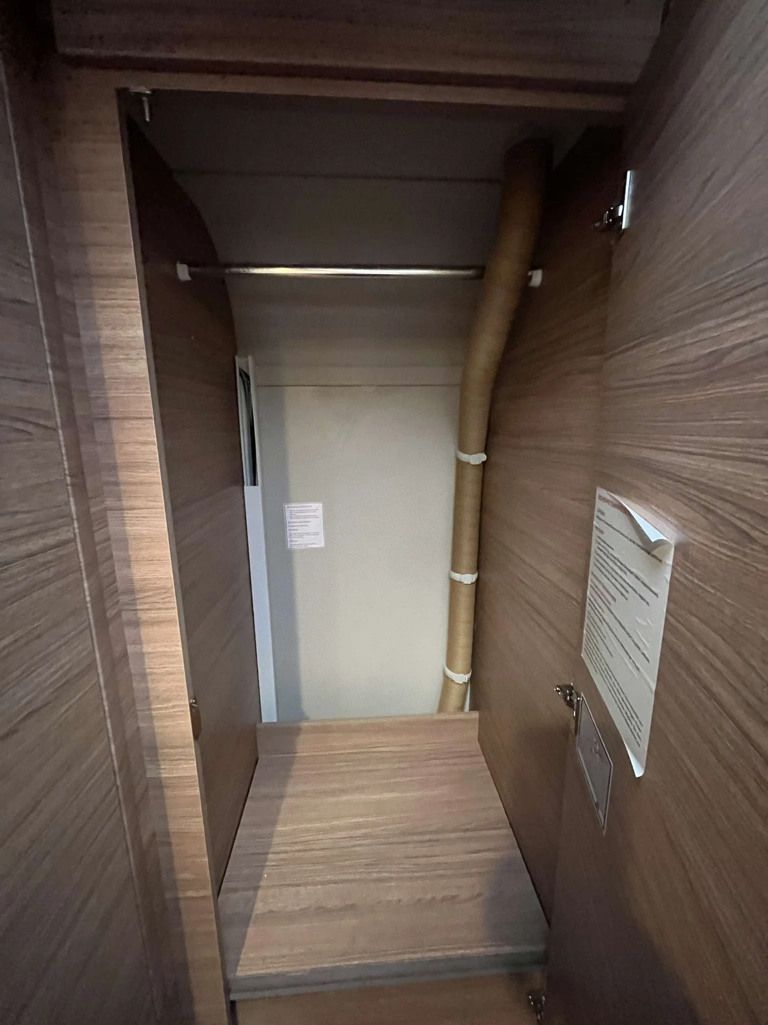 Каравана Weinsberg CaraOne 550QDK 7 места, снимка 11 - Каравани и кемпери - 54451844