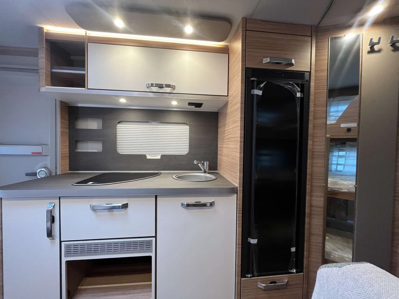 Каравана Weinsberg CaraOne 550QDK 7 места, снимка 4 - Каравани и кемпери - 54451844