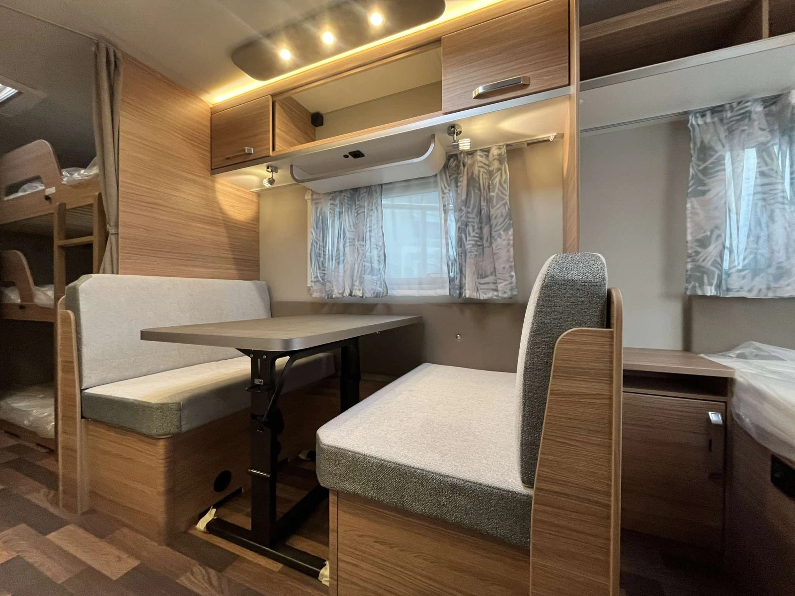Каравана Weinsberg CaraOne 550QDK 7 места, снимка 12 - Каравани и кемпери - 54451844