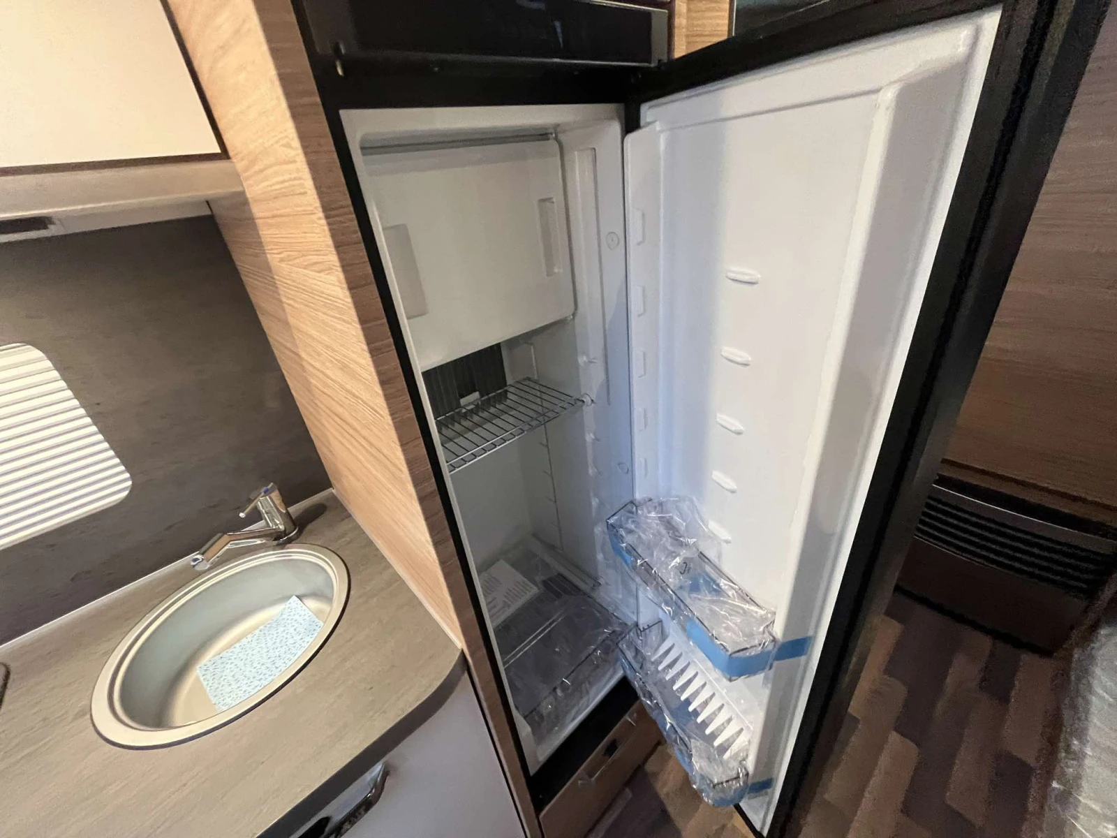 Каравана Weinsberg CaraOne 550QDK 7 места, снимка 10 - Каравани и кемпери - 54451844