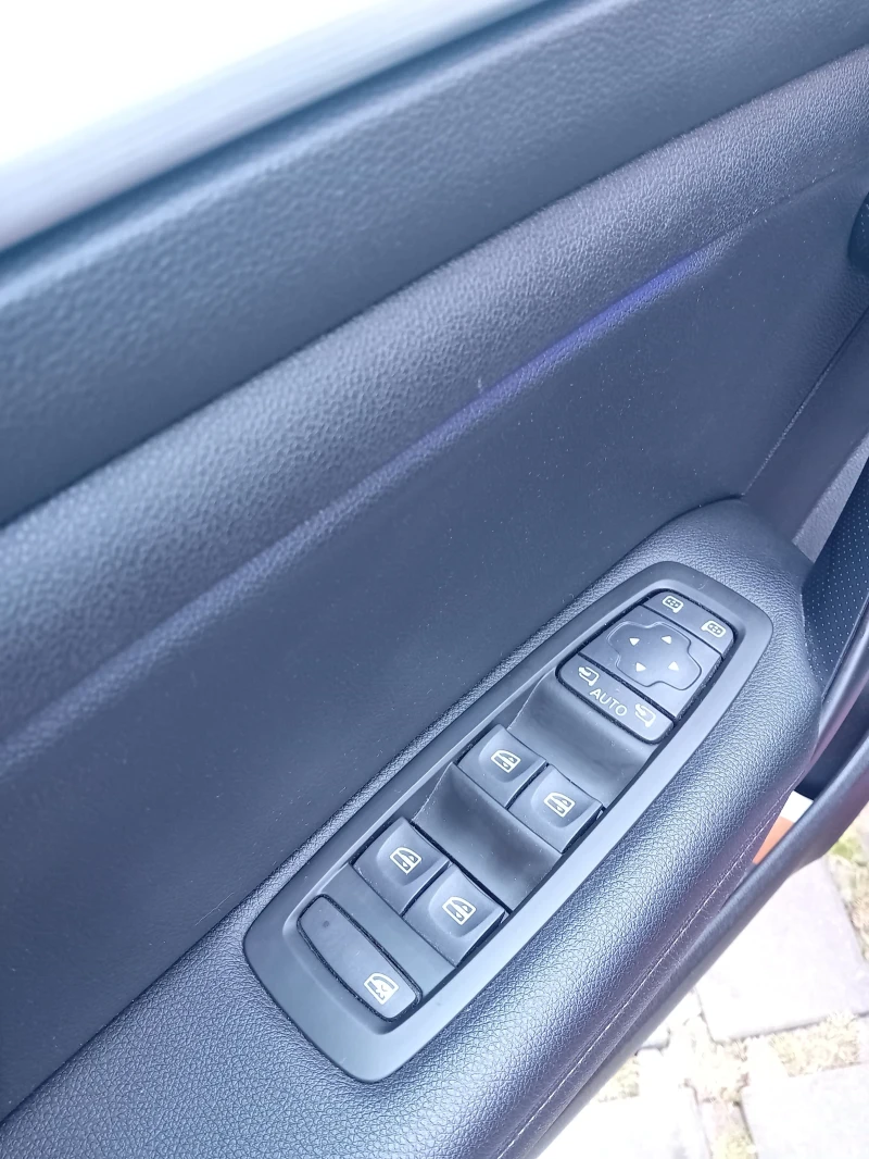 Renault Megane 1.2 TCE всички екстри, снимка 10 - Автомобили и джипове - 50592115