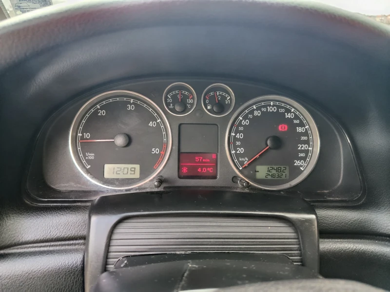VW Passat 1.9, снимка 12 - Автомобили и джипове - 52591264