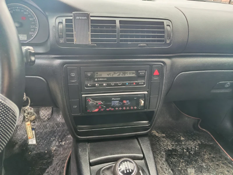 VW Passat 1.9, снимка 13 - Автомобили и джипове - 52591264