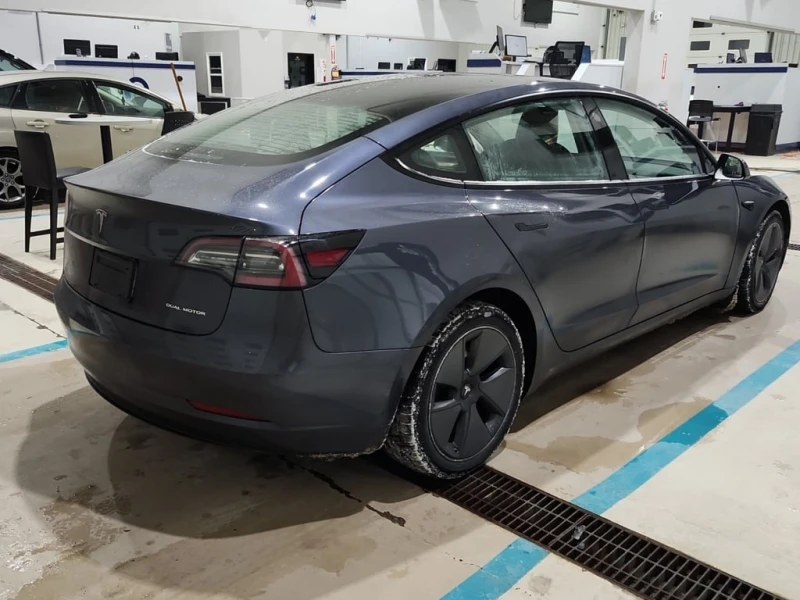 Tesla Model 3 * Long Range * CARFAX * БЕЗ ПЪРВОНАЧАЛНА ВНОСКА, снимка 3 - Автомобили и джипове - 52777129