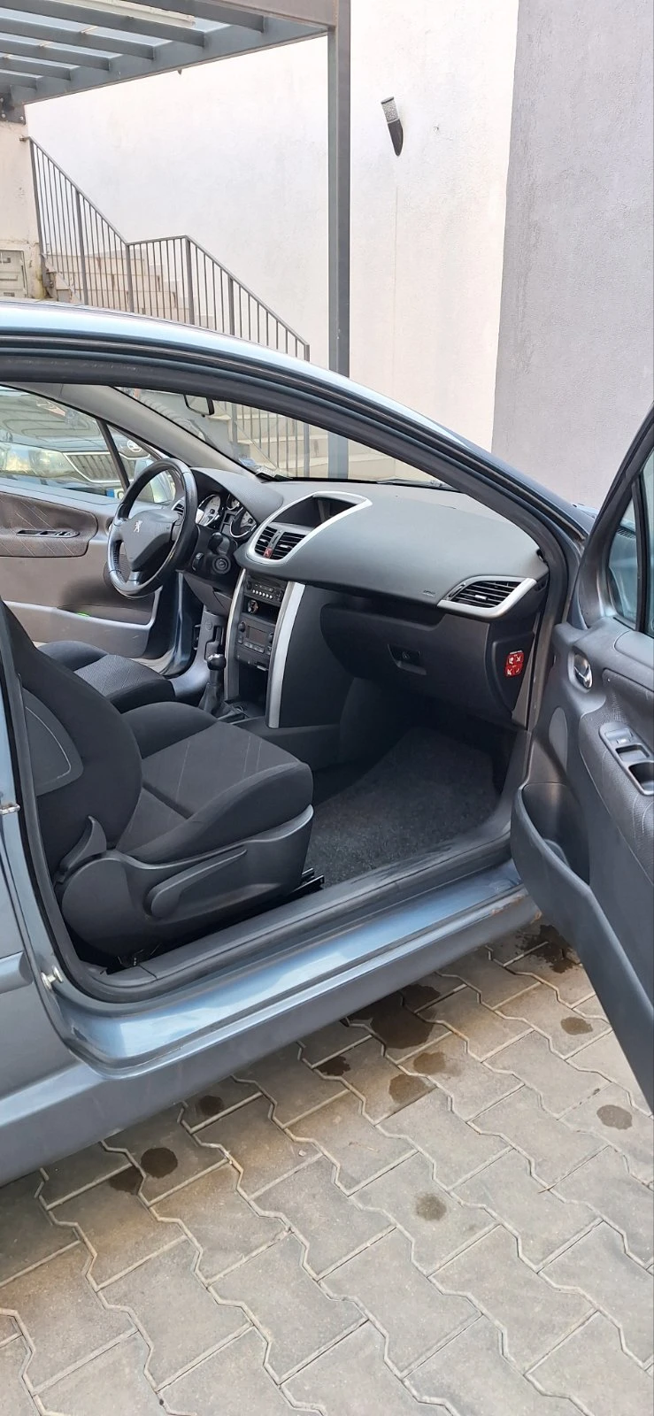 Peugeot 207 1.6 HDi, снимка 14 - Автомобили и джипове - 53655408