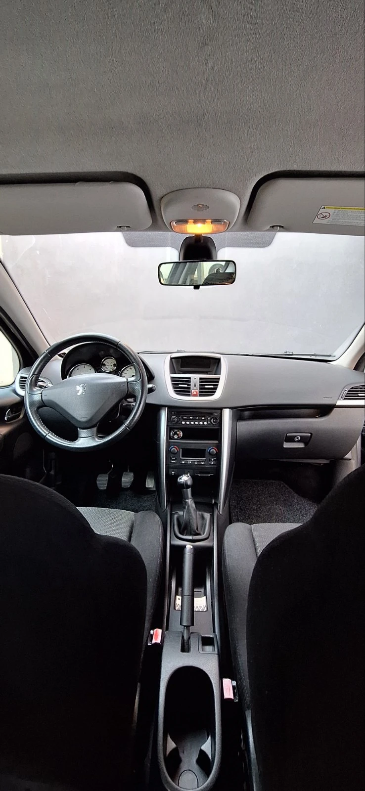 Peugeot 207 1.6 HDi, снимка 8 - Автомобили и джипове - 53655408