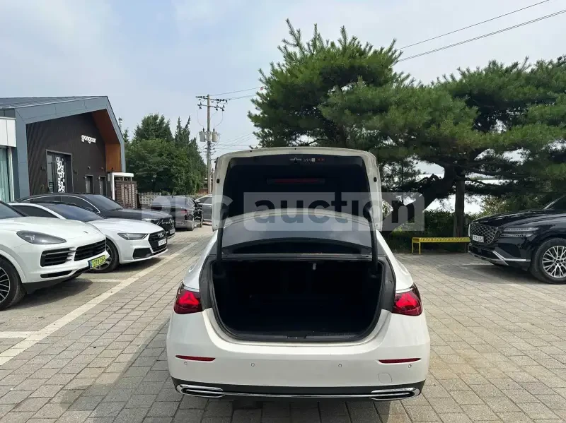 Mercedes-Benz E 200 AVANTGARDE | LIMITED, снимка 11 - Автомобили и джипове - 55826238