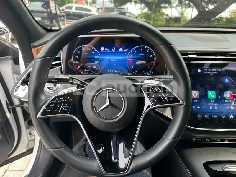 Mercedes-Benz E 200 AVANTGARDE | LIMITED, снимка 8 - Автомобили и джипове - 55826238