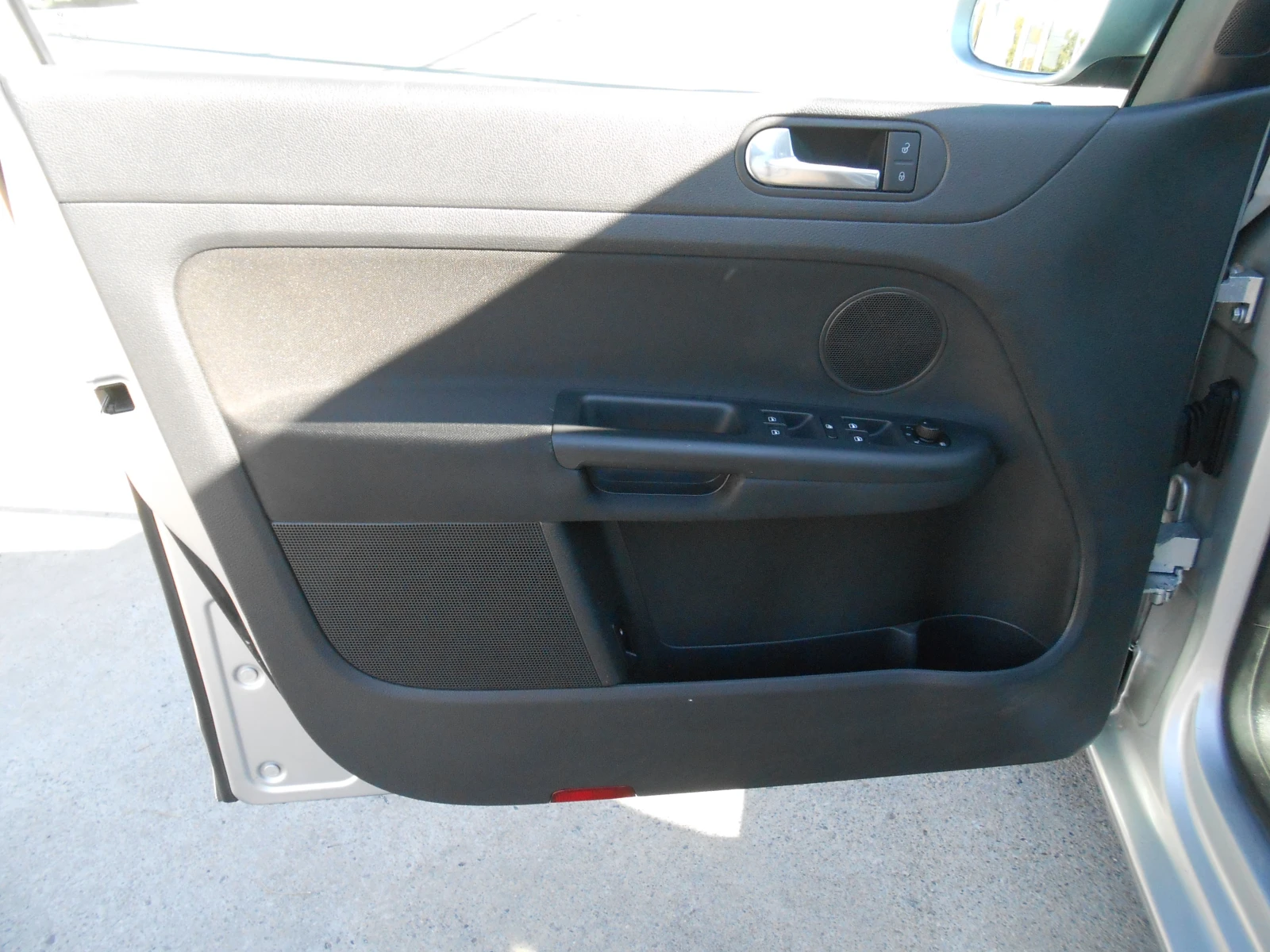 VW Golf Plus 1.6i-Gpl-Euro-5A | Mobile.bg — изображение 12