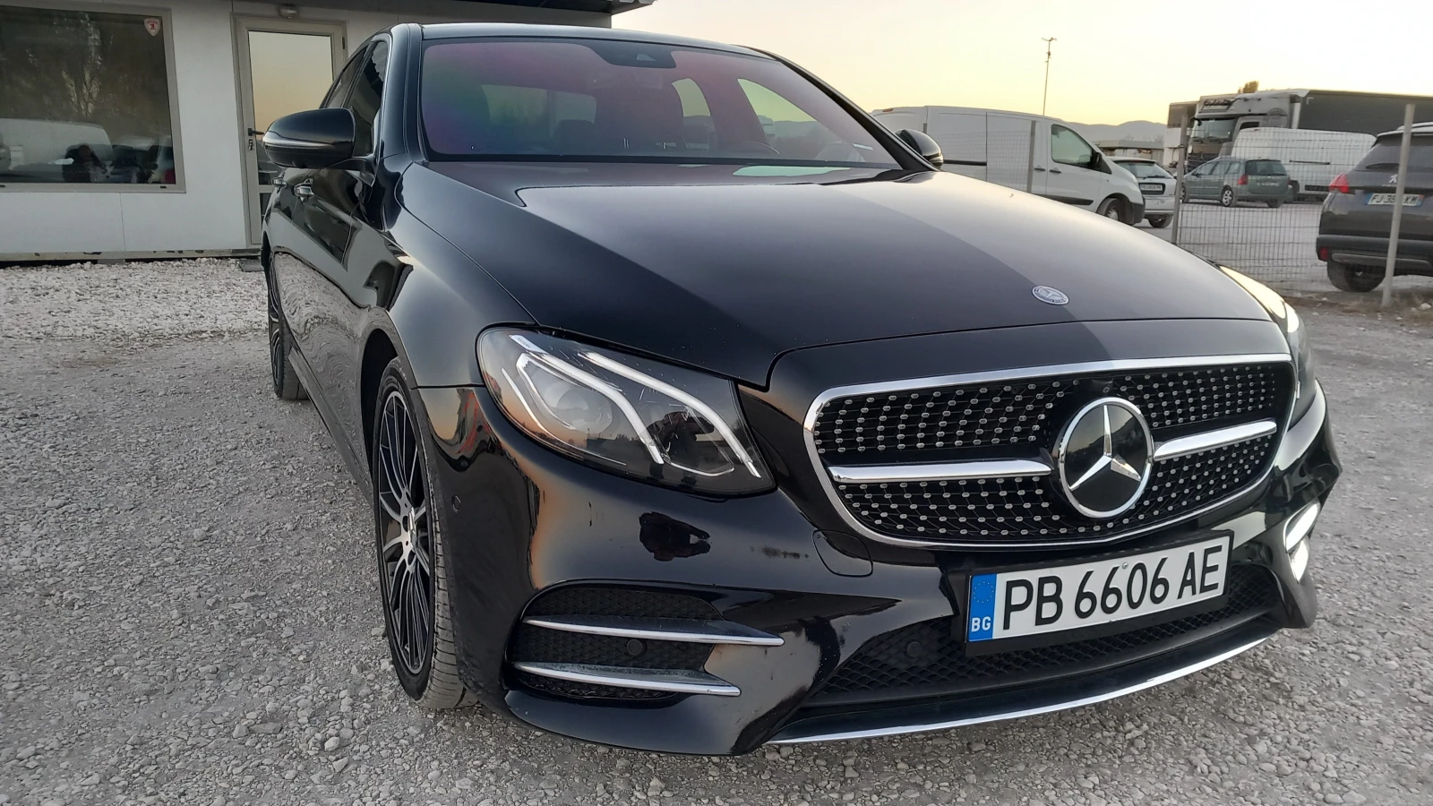 Mercedes-Benz E 220 AMG/ПАНОРАМА/ПОДГРЕВ/360* КАМЕРА/9G-TRONIC/EURO6 - изображение 2