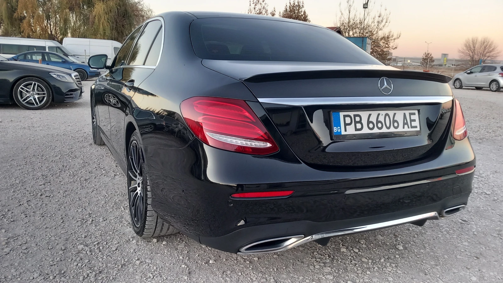 Mercedes-Benz E 220 AMG/ПАНОРАМА/ПОДГРЕВ/360* КАМЕРА/9G-TRONIC/EURO6 - изображение 3