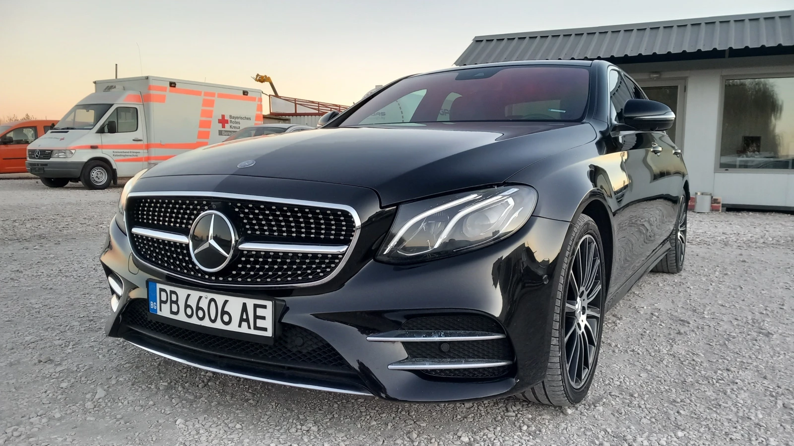 Mercedes-Benz E 220 AMG/ПАНОРАМА/ПОДГРЕВ/360* КАМЕРА/9G-TRONIC/EURO6 - [1] 