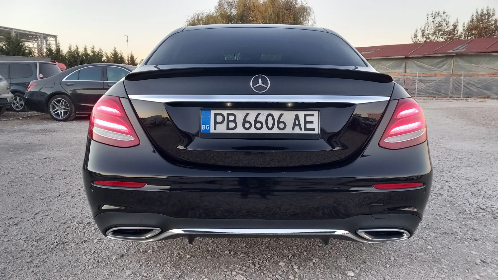 Mercedes-Benz E 220 AMG/ПАНОРАМА/ПОДГРЕВ/360* КАМЕРА/9G-TRONIC/EURO6 - изображение 6