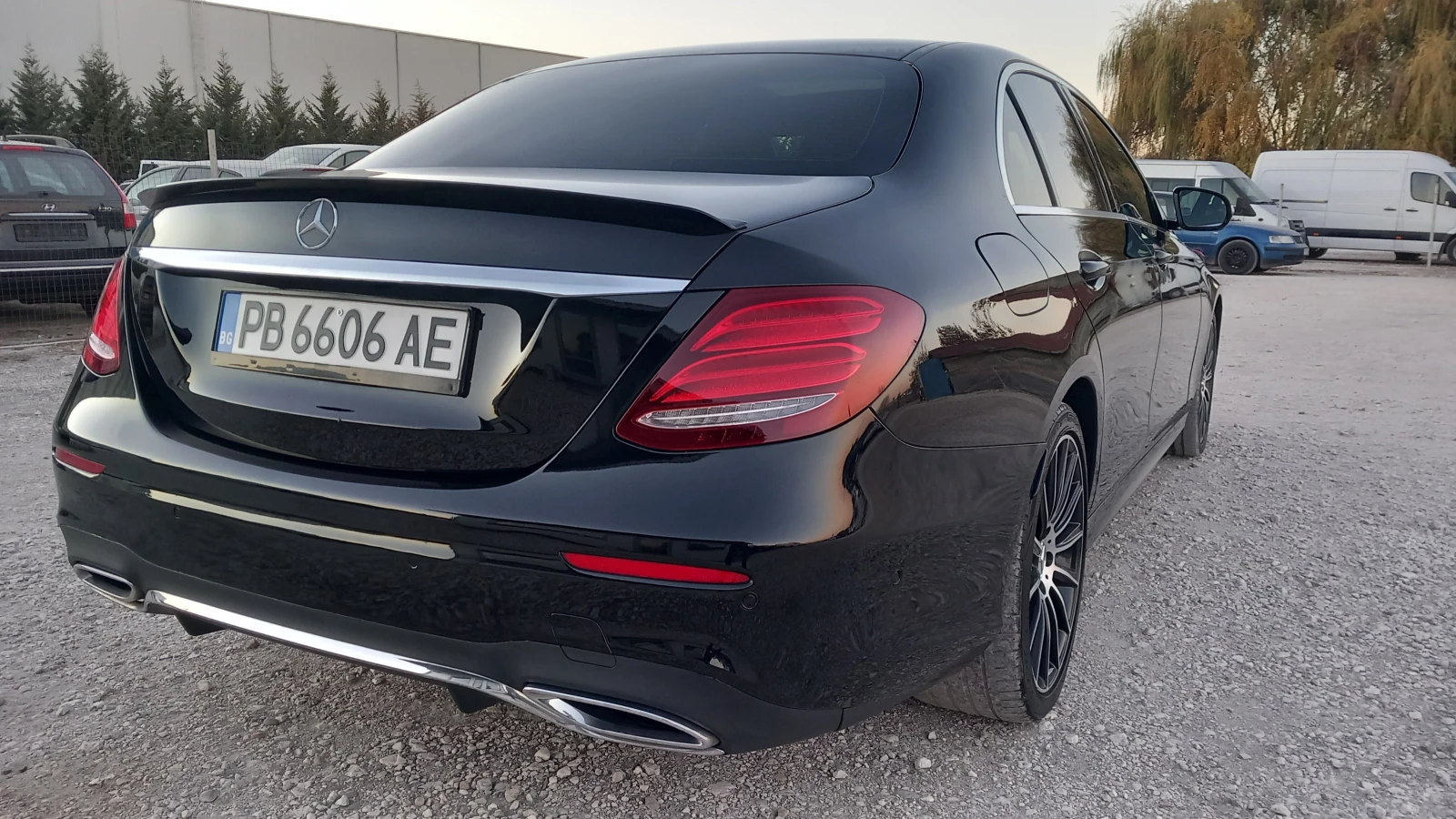 Mercedes-Benz E 220 AMG/ПАНОРАМА/ПОДГРЕВ/360* КАМЕРА/9G-TRONIC/EURO6 - изображение 4