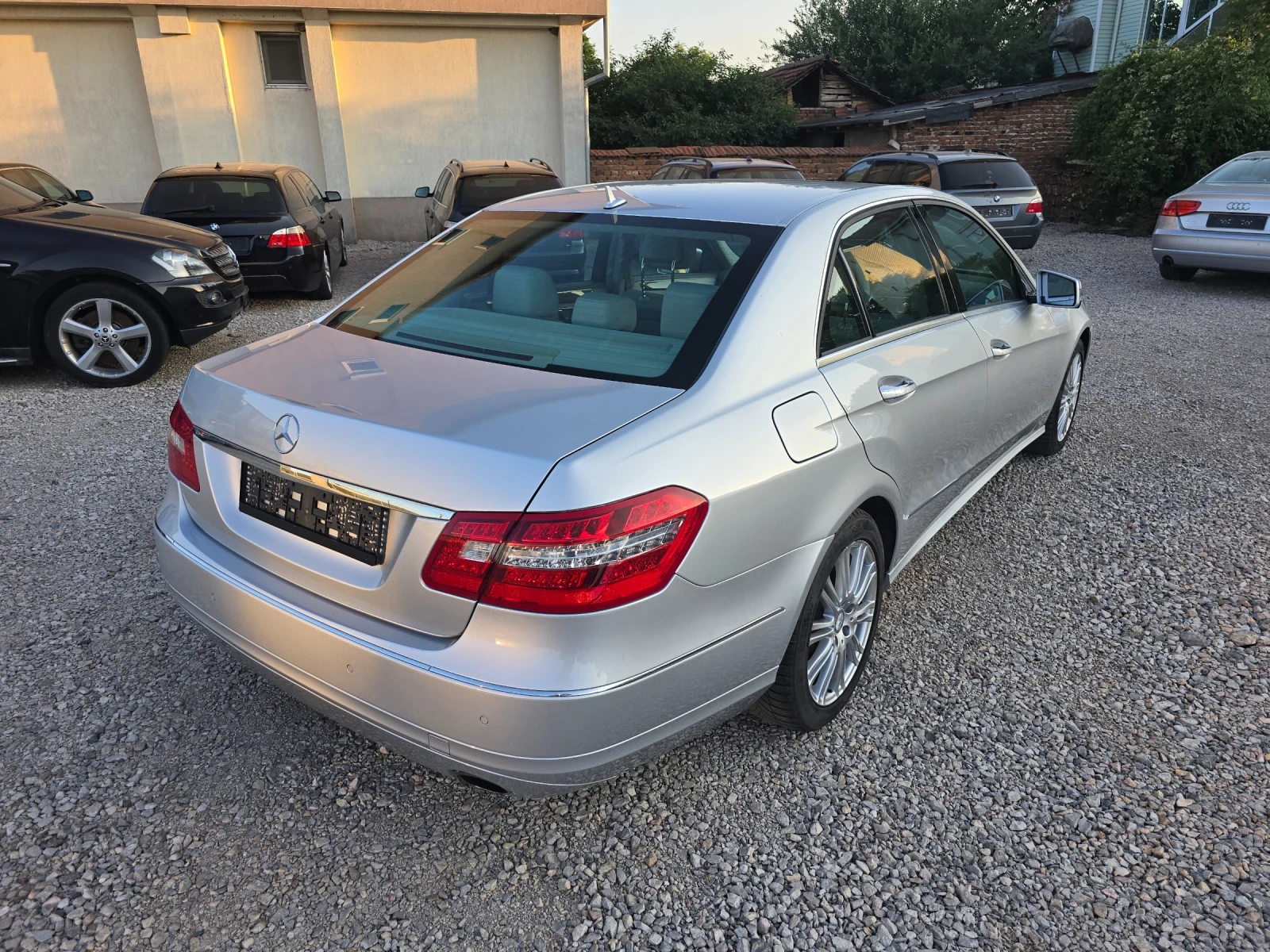 Mercedes-Benz E 350 4-MATIC Бензинов - изображение 5
