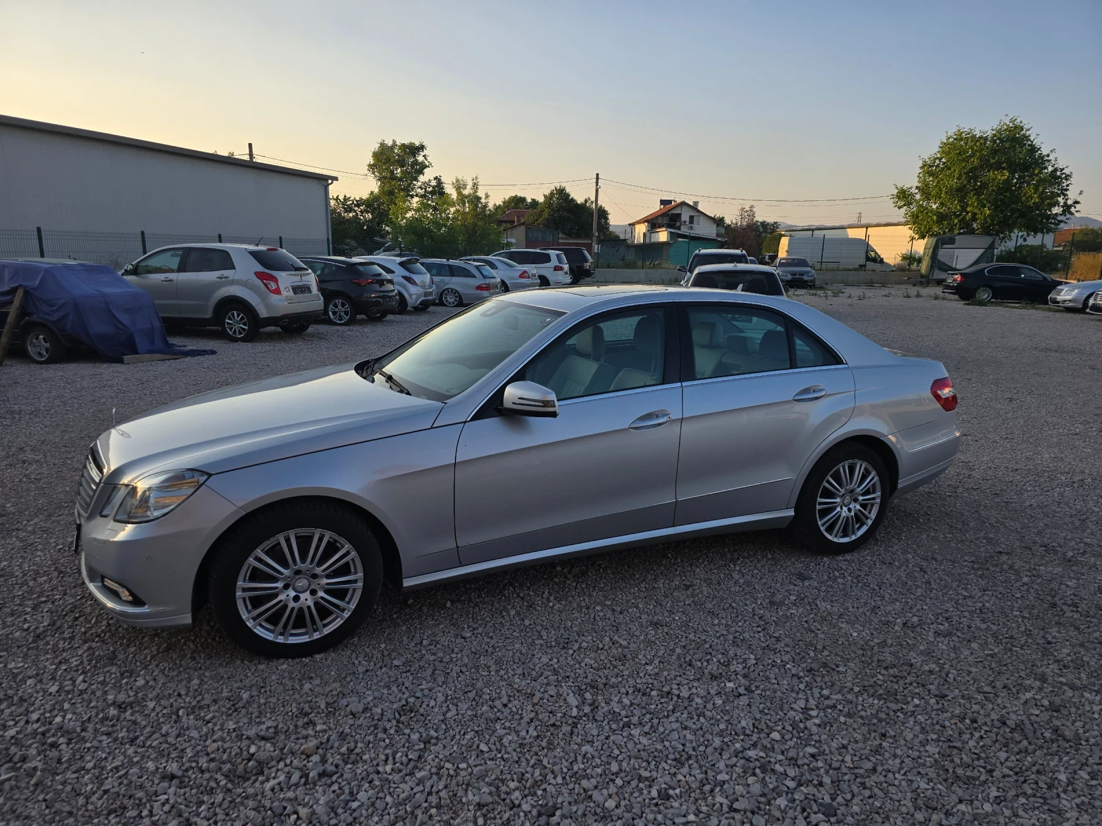 Mercedes-Benz E 350 4-MATIC Бензинов - изображение 2