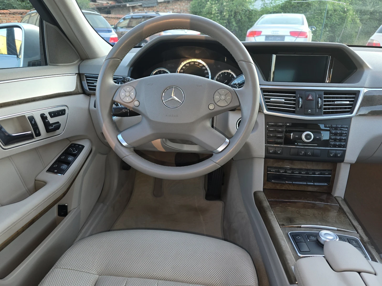 Mercedes-Benz E 350 4-MATIC Бензинов - изображение 9