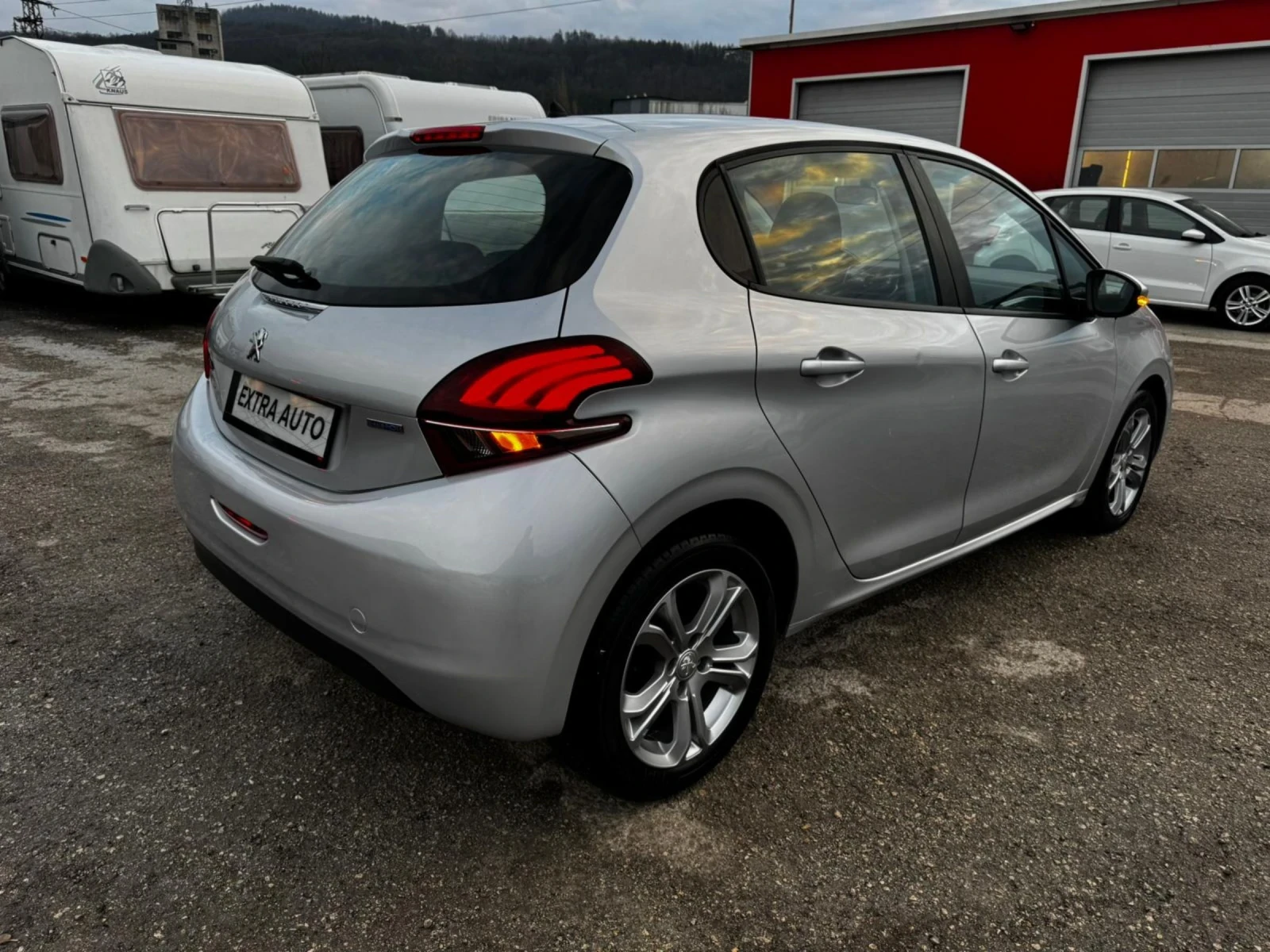 Peugeot 208 1.6 HDI, ЕВРО 6, АВТОПИЛОТ, FACELIFT, 119000km - изображение 5