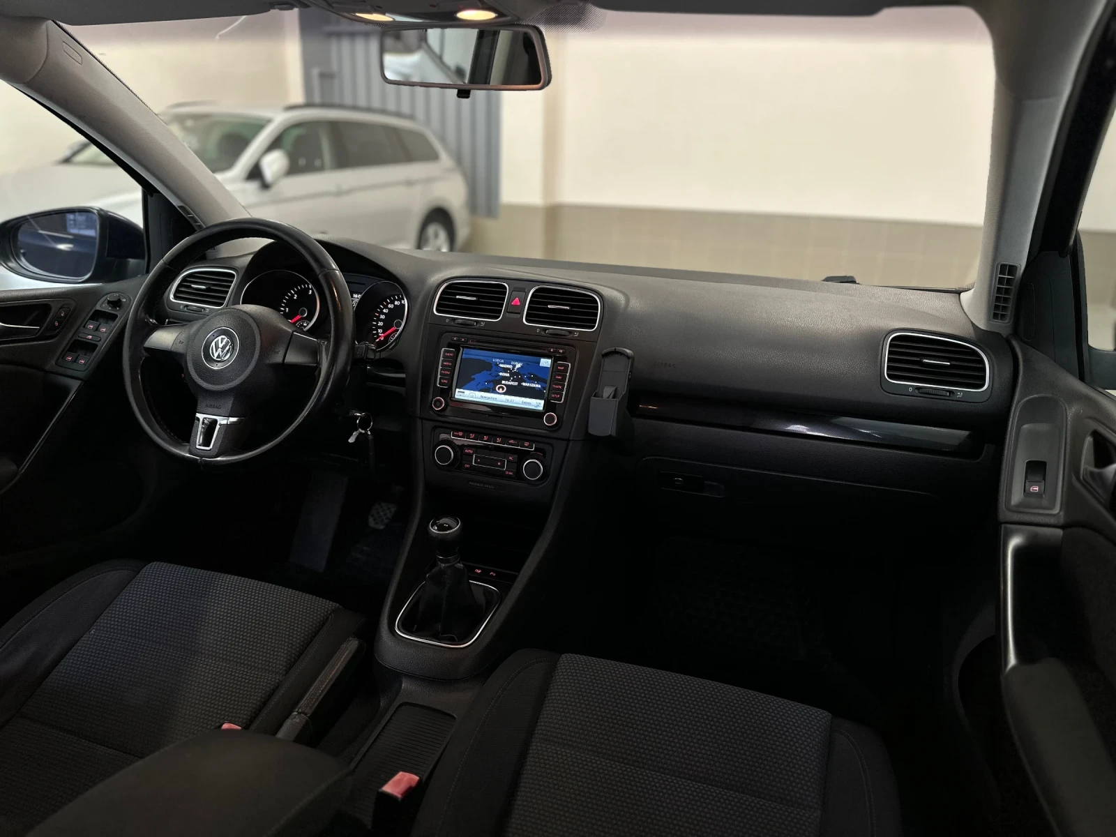 VW Golf 2.00tdi//Navi//110к.с//Уникат/Full//Обслужен/TOP//, снимка 11 - Автомобили и джипове - 53930284