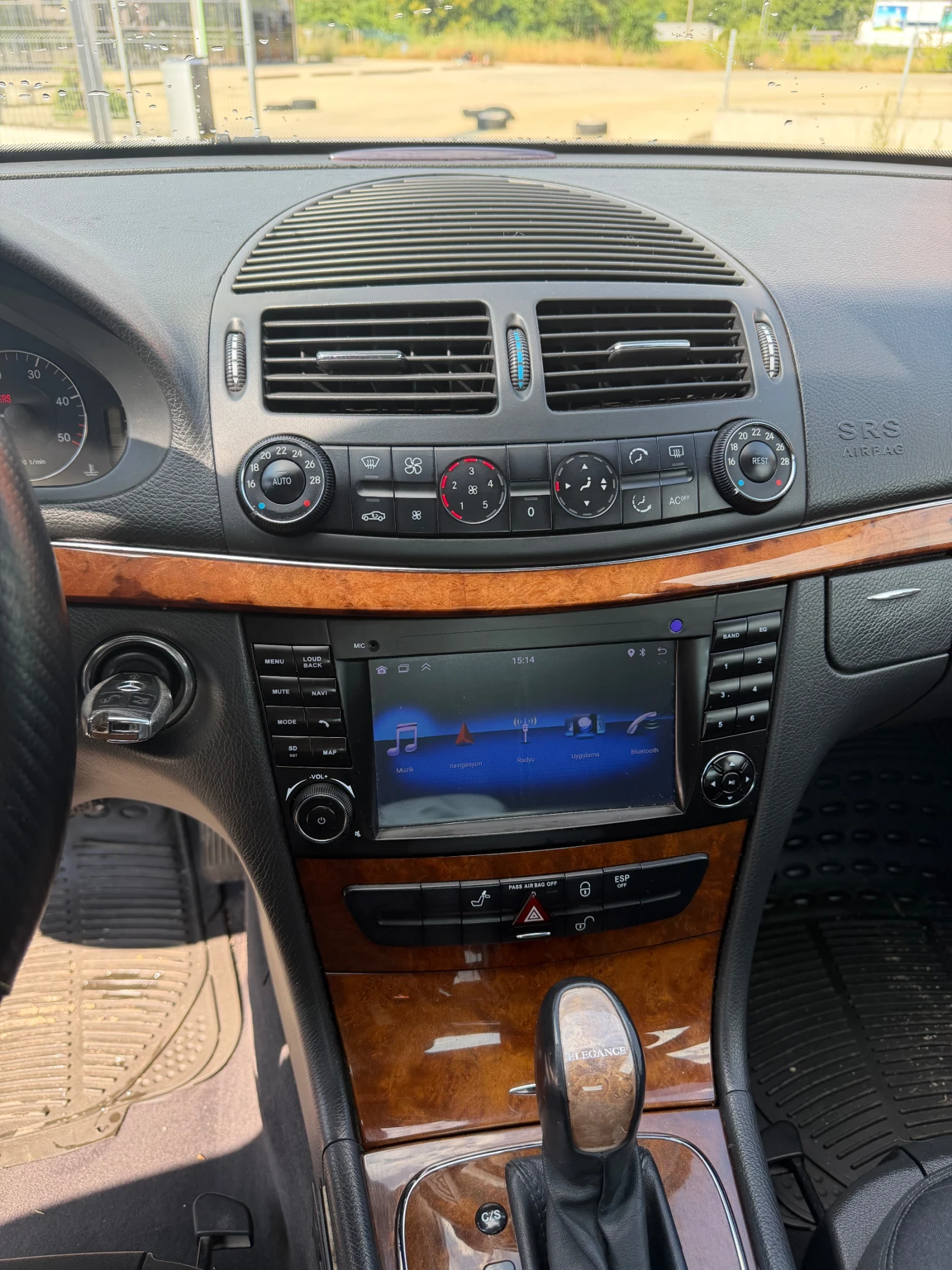 Mercedes-Benz E 220, снимка 6 - Автомобили и джипове - 55067377