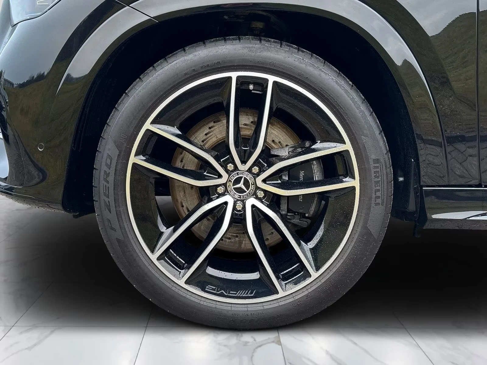 Mercedes-Benz GLE 450 4 MATIC* AMG PREMIUM* PANO* BURM* 360* , снимка 4 - Автомобили и джипове - 55231477
