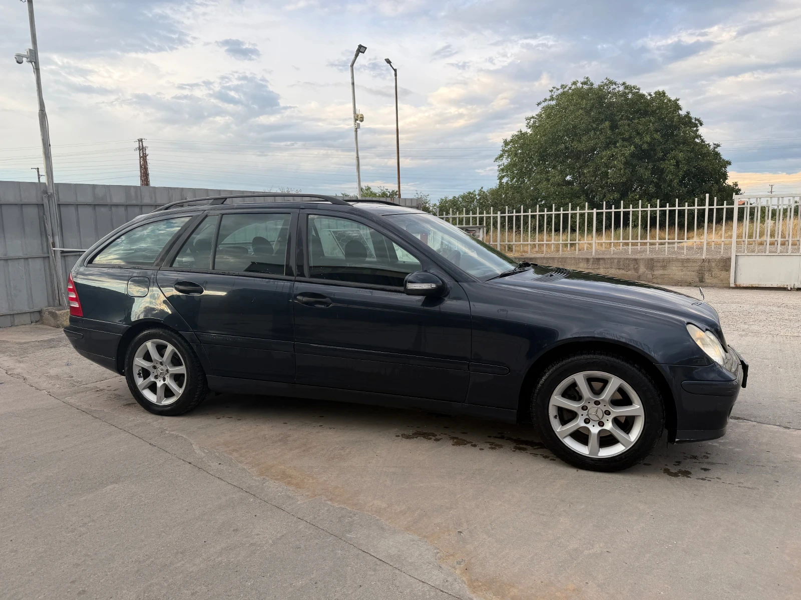 Mercedes-Benz C 200, снимка 2 - Автомобили и джипове - 55284515