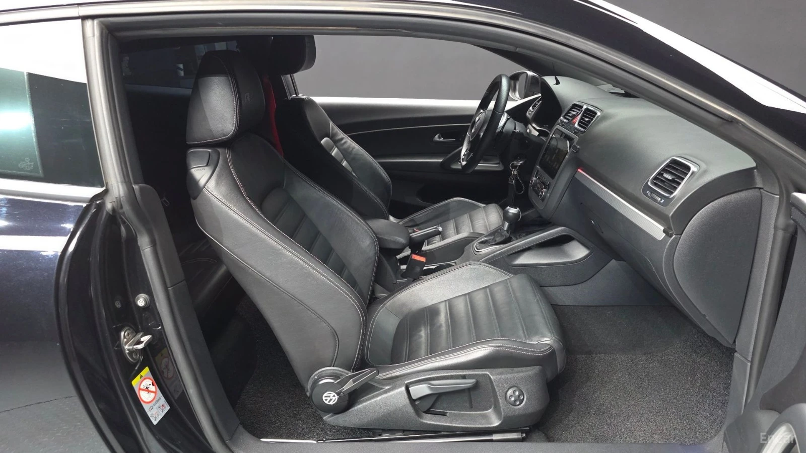 VW Scirocco 2.0 TDI R-Line, снимка 10 - Автомобили и джипове - 55545728