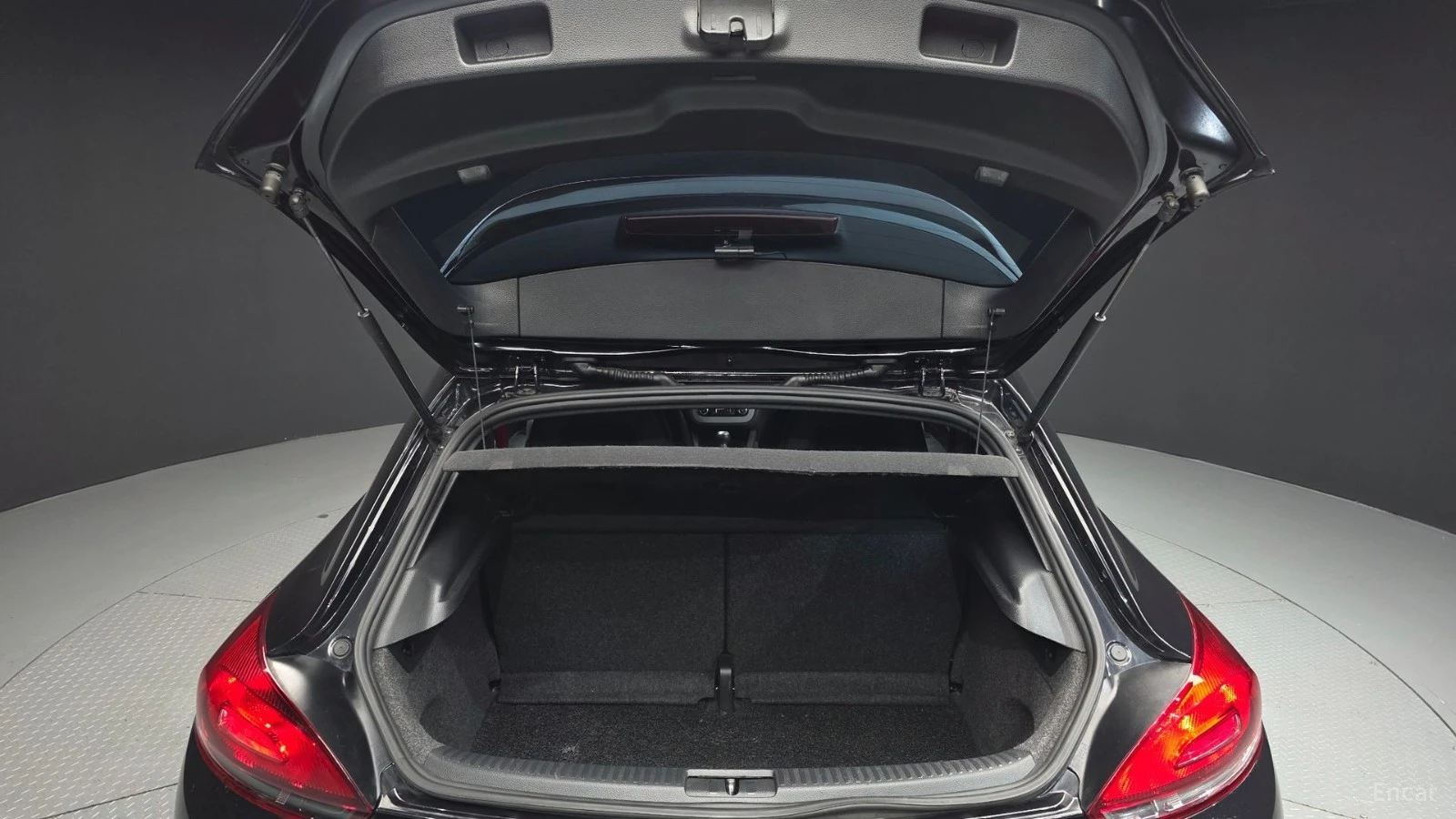 VW Scirocco 2.0 TDI R-Line, снимка 17 - Автомобили и джипове - 55545728