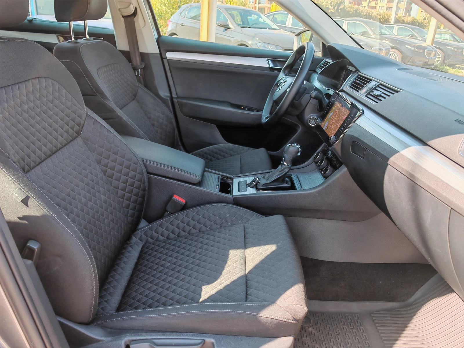 Skoda Superb 2.0TDI DSG, снимка 8 - Автомобили и джипове - 56129680