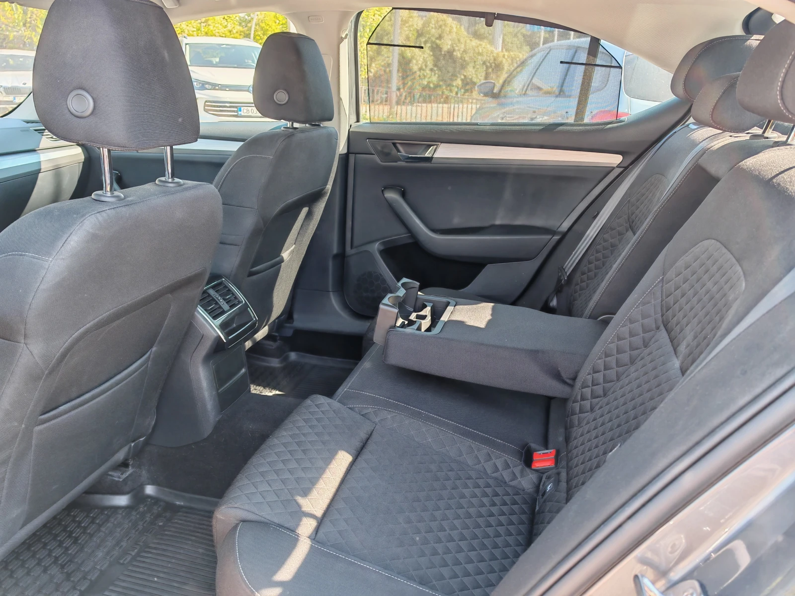 Skoda Superb 2.0TDI DSG, снимка 10 - Автомобили и джипове - 56129680