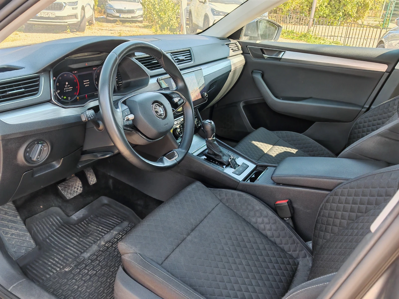 Skoda Superb 2.0TDI DSG, снимка 7 - Автомобили и джипове - 56129680