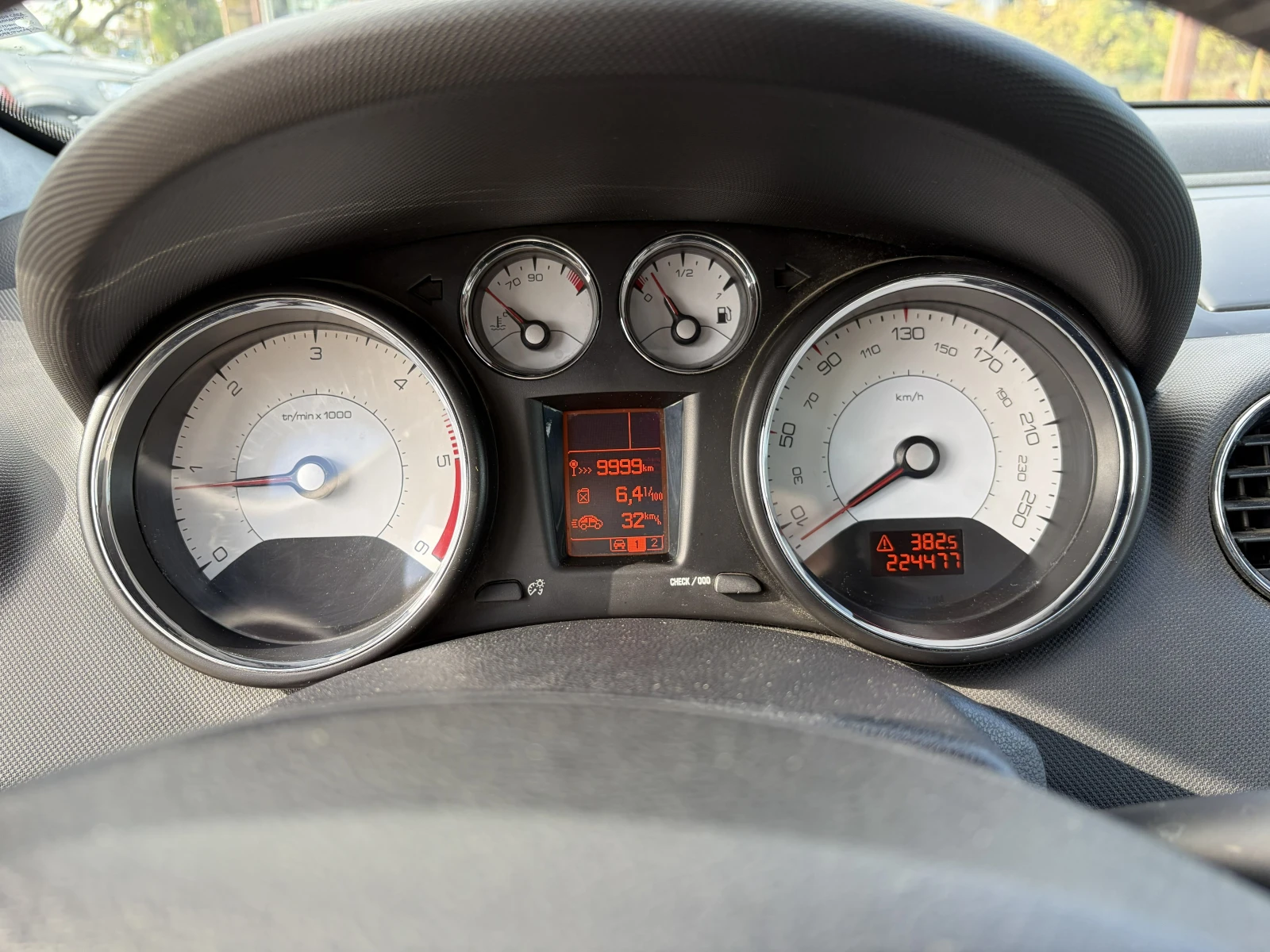 Peugeot 308 1.6 HDI, снимка 17 - Автомобили и джипове - 56682924