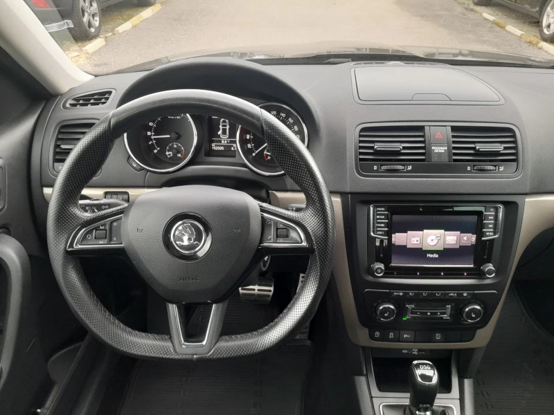 Skoda Yeti 1.6tdi elegance, снимка 8 - Автомобили и джипове - 48422355