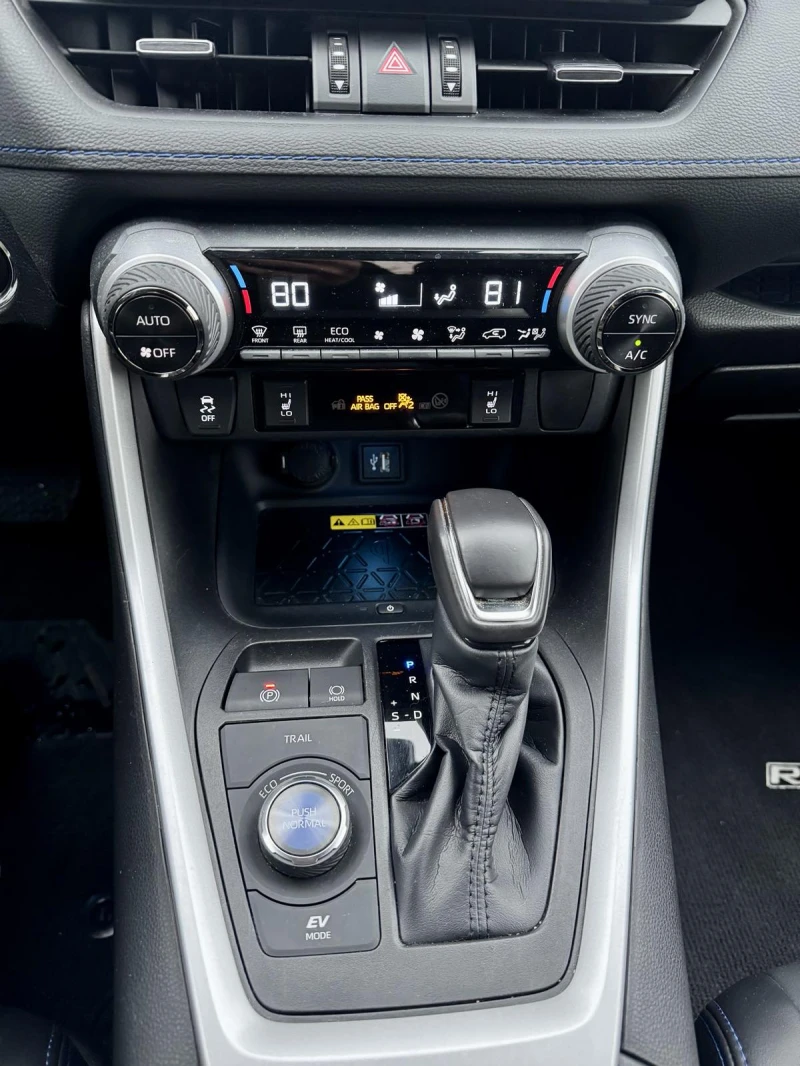Toyota Rav4 XSE 2.5 Hybrid 222к.с., снимка 17 - Автомобили и джипове - 52368228