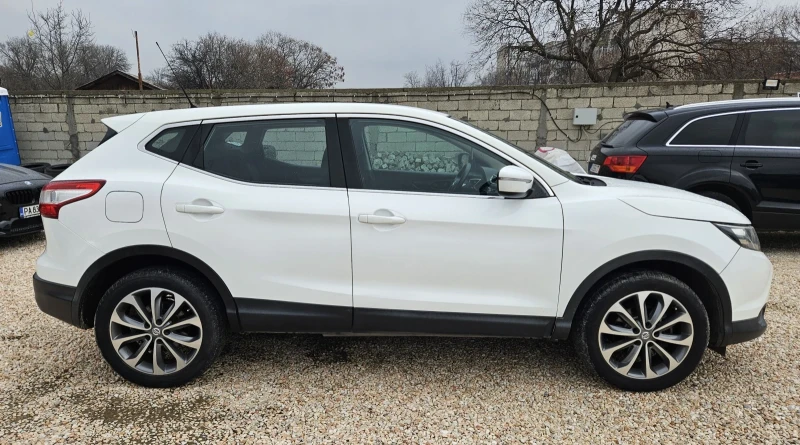 Nissan Qashqai 1.5 d, снимка 4 - Автомобили и джипове - 53123430