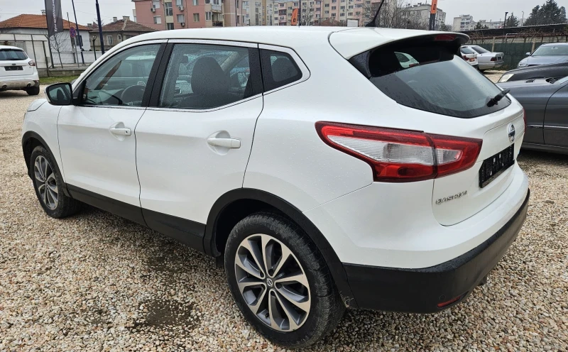 Nissan Qashqai 1.5 d, снимка 7 - Автомобили и джипове - 53123430